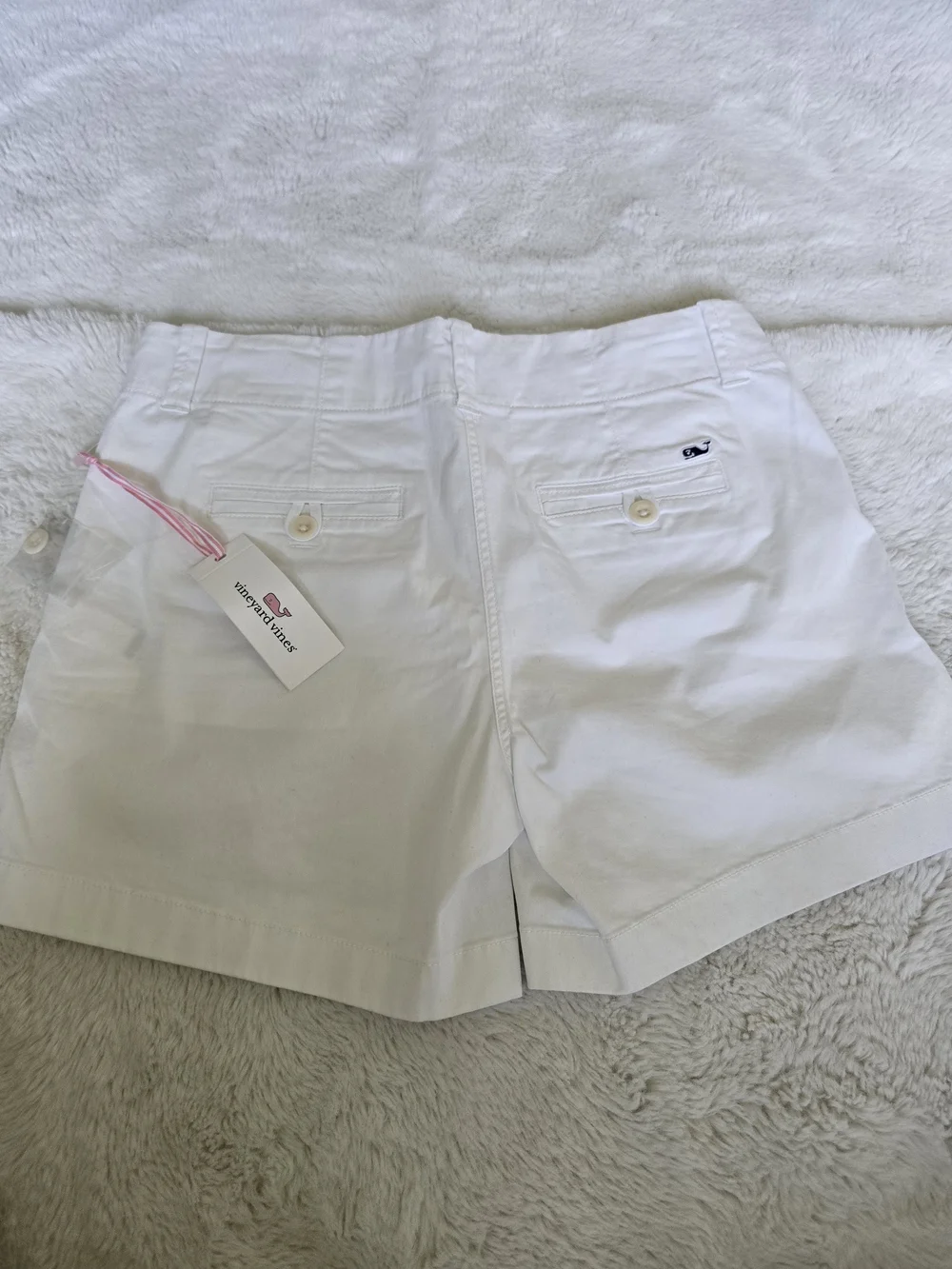 Vineyard Vines Women White Everyday Shorts with Pink Tag Accent